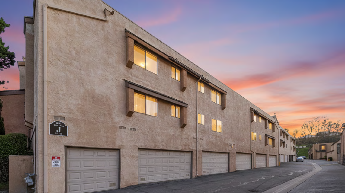 Nineteen01 West Covina - Garages
