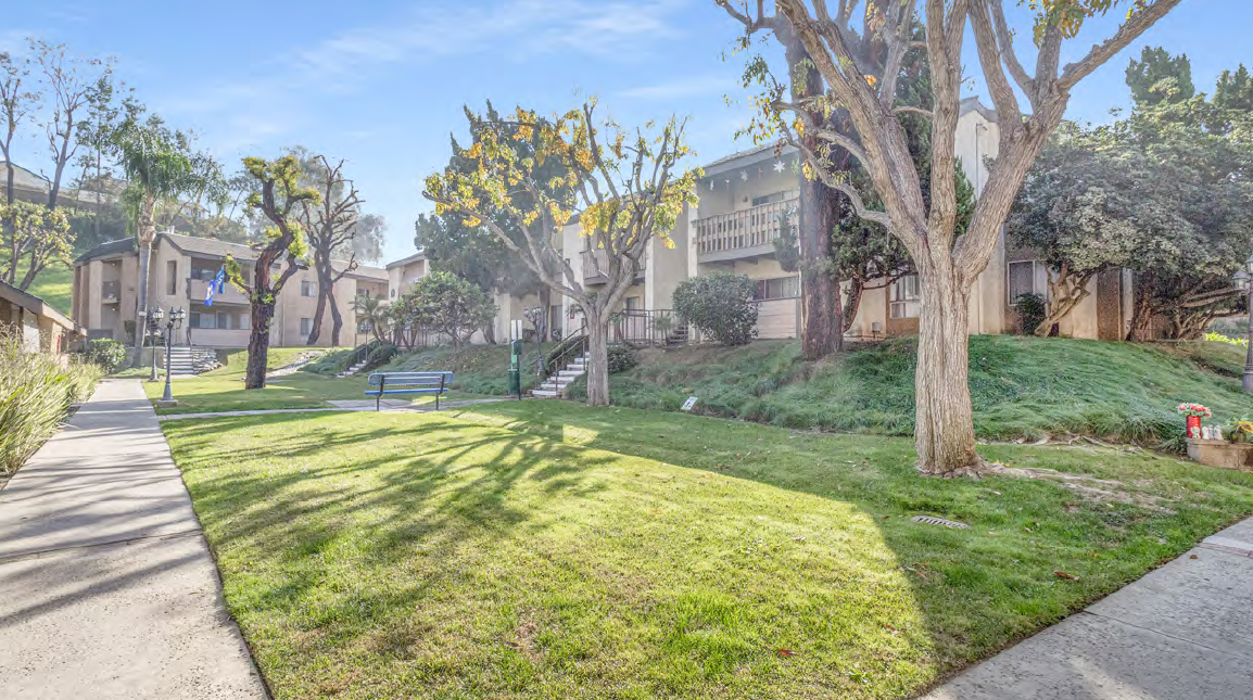 Nineteen01 West Covina - Courtyard